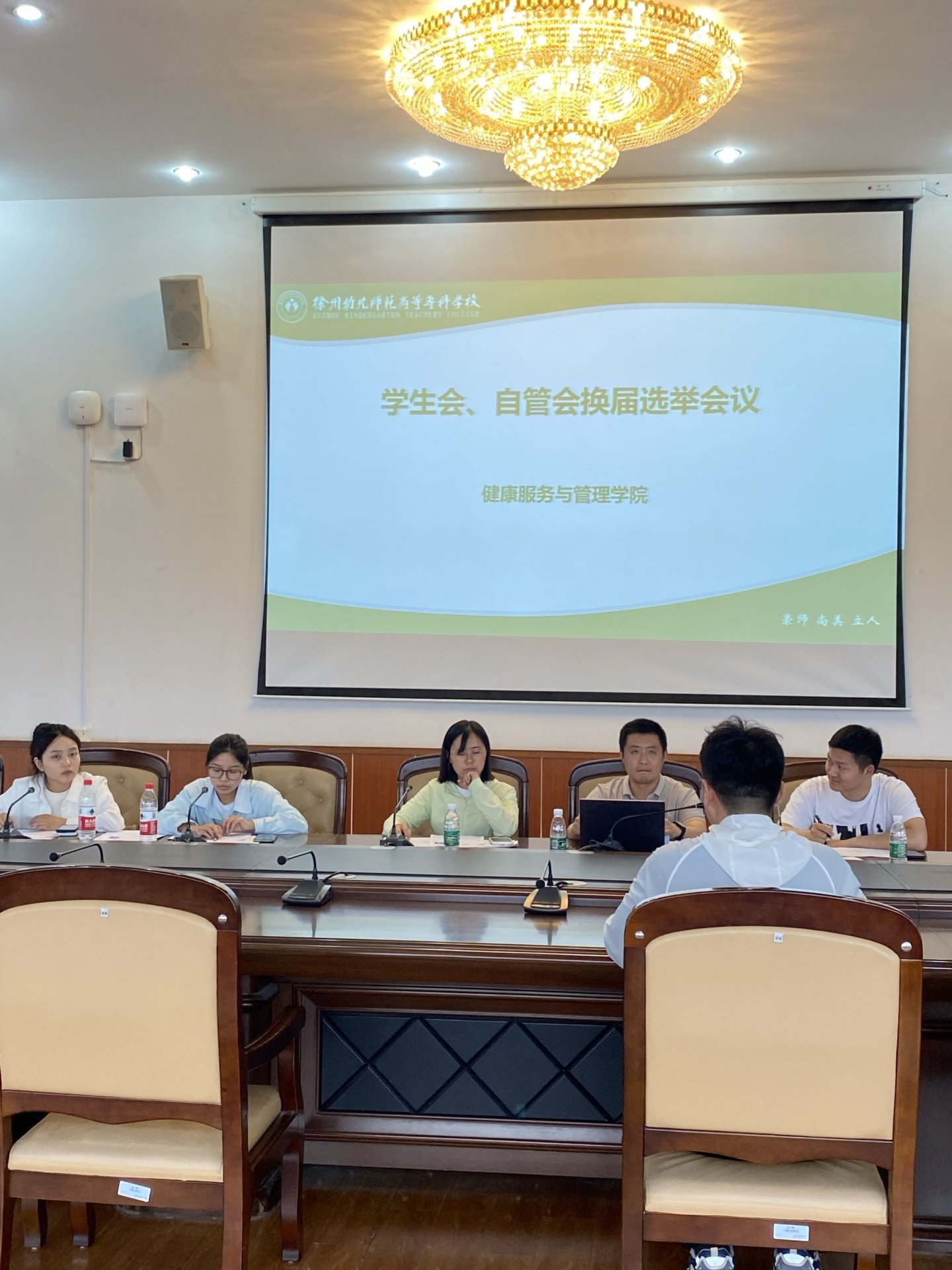 为了贯彻社团“收心收爱
